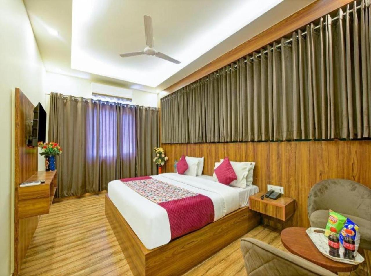 Rosewood Suites A Family Hotel Near Delhi Airport Új-Delhi Kültér fotó