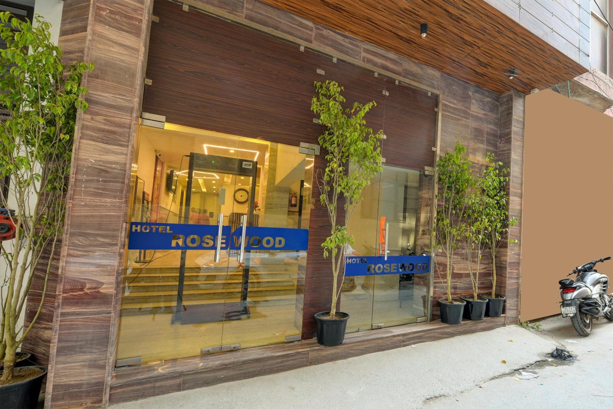 Rosewood Suites A Family Hotel Near Delhi Airport Új-Delhi Kültér fotó